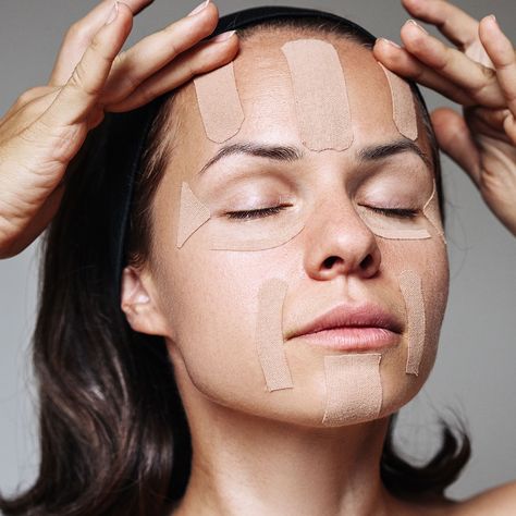 4 Genius Hacks For Preventing Wrinkles That Can Work Almost As Good As Botox: Wrinkle-Free Straws, Face Tape, More - SHEfinds Tape For Wrinkles, Reverse Aging Skin, Tape Face, Wrinkle Remedies, Skin Secrets, Flawless Face, Deep Wrinkles, Cosmetic Procedures, Prevent Wrinkles