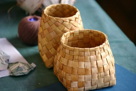 Plaiting Basketry, Plaited Basketry, Bark Weaving, Guest Basket, Bark Baskets, Bark Crafts, Birch Bark Crafts, Birch Bark Baskets, Birch Craft