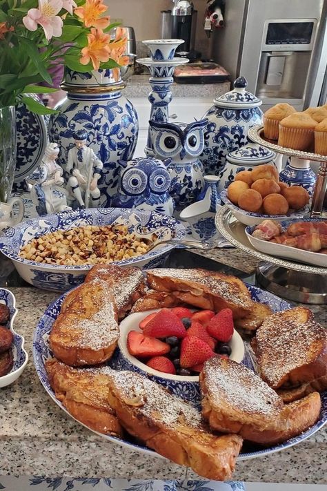 Italian Brunch, Spode Blue Italian, Food Set Up, Dining Design, Table Food, How To Mix, Blue And White China, Latest Design Trends, White China