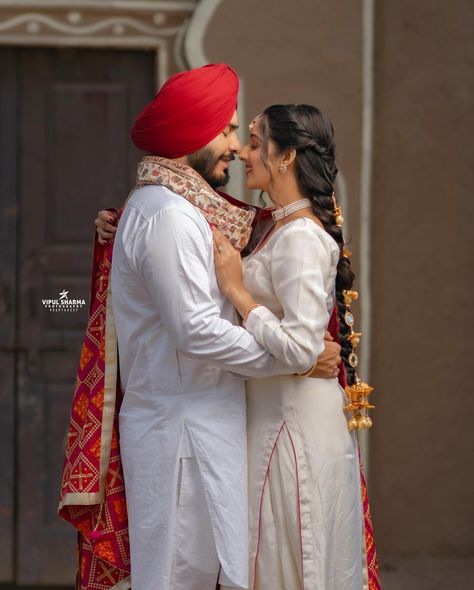 Punjabi Couple Pre Wedding Shoot, Punjabi Couple Photography Poses, Punjabi Pre Wedding Photoshoot, Punjabi Couples Pics, Punjabi Couple Photography, Traditional Couple Poses, Punjab Photography, Traditional Couple, Indian Love