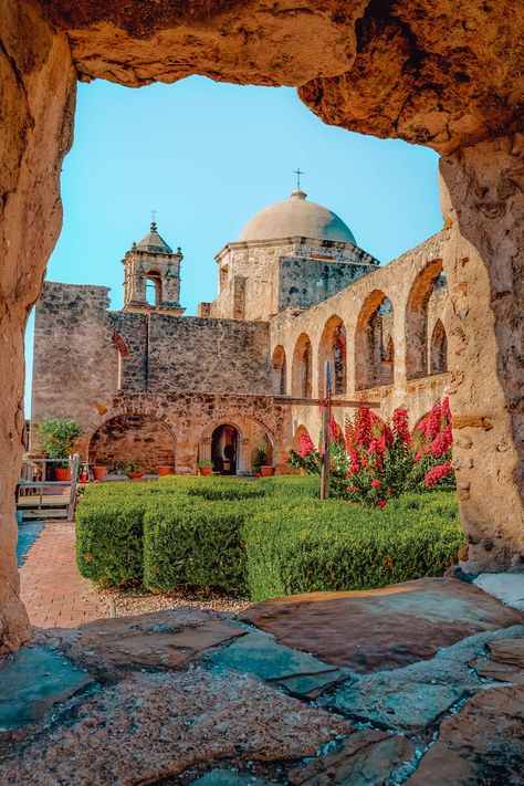 San Antonio Travel, San Antonio Missions, San Antonio Riverwalk, San Antonio River, Visit Texas, Road Trip Map, Downtown San Antonio, California Photos, Park Trails