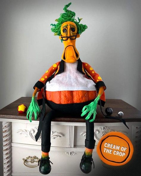 Coraline Yard Decor, Coraline Pumpkin Ideas, Coraline Candy Bowl, Coraline Home Decor, Coraline Wreath, Coraline Sculpture, Coraline Halloween Decorations, Coraline Trunk Or Treat, Coraline Pumpkin Painting