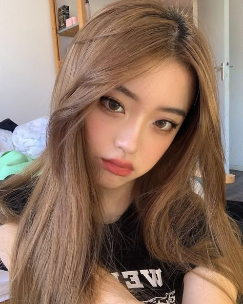 Asian Brown Hair, Honey Blond, Hair Color Asian, Korean Hair Color, Honey Brown Hair, Korean Hair, Dye My Hair, Hair Dye Colors, Hair Inspiration Color