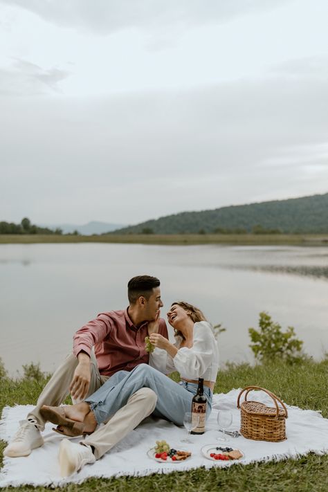 Shenandoah valley lakeside couples session. Picnic couples session. Cute couples photos. Photo session inspo Cute Couple Pics Picnic, Outdoor Picnic Couple Photoshoot, Picknick Photoshoot Couple, Couple Shoot Picnic, Couple Photo Picnic, Picnic Date Photoshoot Couple, Picnic Date Pictures Couple Photos, Engagement Pictures Picnic, Picnic Poses Photo Ideas Couple