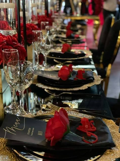 Red Black And Gold Dinner Party, Black Red Table Setting, Black Red And Gold Party Decorations, Red And Black Table Decorations, Black Red And Gold Wedding, Black Wedding Reception Decor, Black White Gold Wedding Theme, 40th Birthday Dinner, Red And Black Party