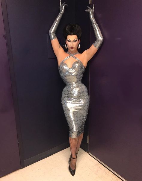 Violet Chachki, Drag Queen Outfits, Queen Outfits, Look Board, Viva Glam, Drag Makeup, Gloves Fashion, Female Transformation, Love My Wife