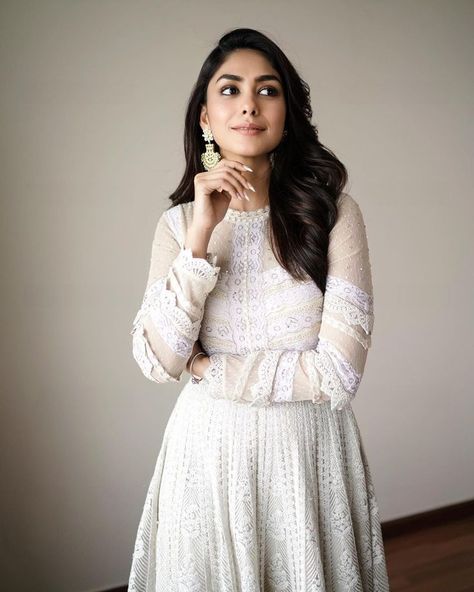 Mrunal Thakur Anarkali, Murnal Takur, Mrinal Thakur, Mrunal Thakur, Simple Kurti, Ig Pics, Movie Actress, Anarkali Dress Pattern, Simple Kurti Designs