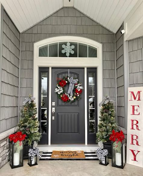 Christmas Porch Ideas, Christmas Outside, Front Door Christmas Decorations, Outdoor Christmas Decor, Christmas Front Doors, Christmas Decor Inspiration, Christmas Front Porch, Christmas Porch Decor, Porch Christmas Decor