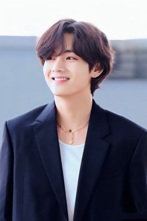 #kimtaehyung #kimtaehyungbts #vbts #bts #btsarmy Mysterious Names, Cute Photocard, Photocard Printable, Taehyung Fashion, Taehyung Pic, V Aesthetic, Iphone Wallpaper Bts, Bts V Photos, Bangs With Medium Hair