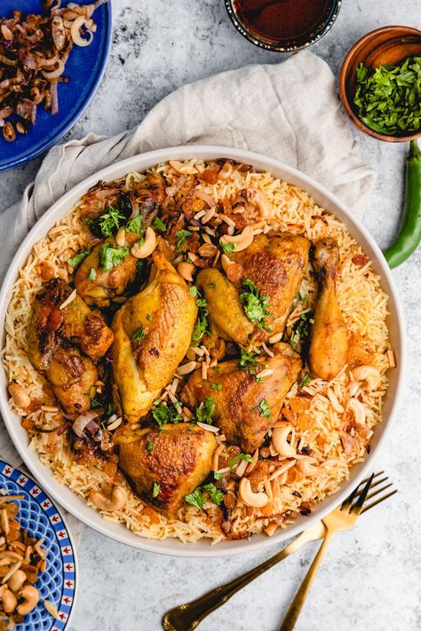 Arabic Rice Recipes, Chicken Machboos, Arabic Rice, Saudi Arabia Food, Middle Eastern Chicken, Black Bean Ground Beef, Chicken Crisps, Chicken Recipes Instant Pot, Spiced Rice