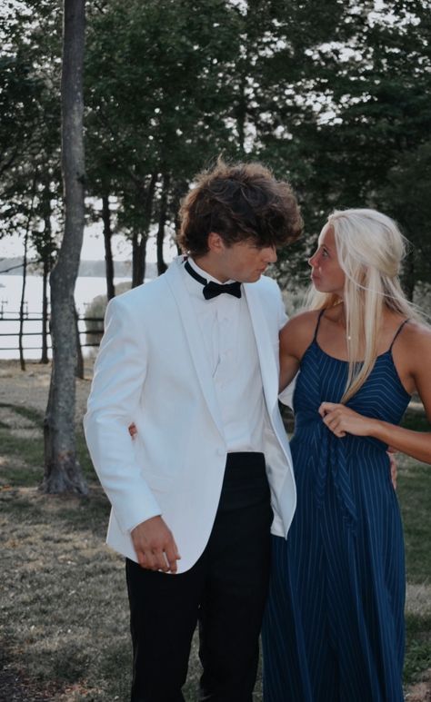 White Suit Prom Couple, White Tuxedo Prom, White Suit Prom, White Prom Tux, Abby Gendell, Prom Tuxedo Ideas, White Prom Suit, Tux Prom, Prom Tux