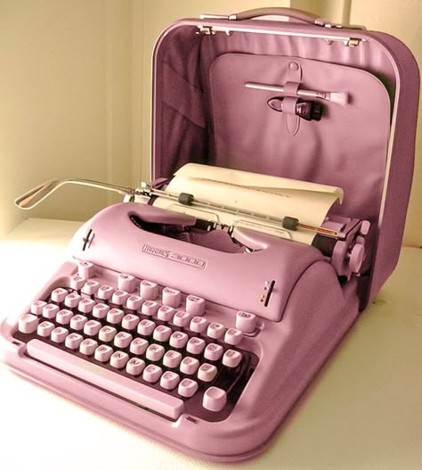 Ciel Black Butler, Retro Typewriter, Cute Camera, Retro Gadgets, Pose Yoga, Vintage Hermes, Cute Room, Everything Pink, Cute Room Decor