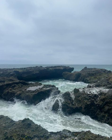 Bright blue tide pools laguna Nigel Tide Pools Aesthetic, Tide Pool Aesthetic, Mermaid Essence, Aquatic Aesthetic, Tide Pooling, Rivers And Tides, Dark Tide, Stone Pool, Tide Pool