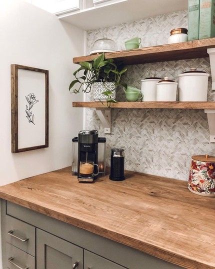 Dapur Skandinavia, White Marble Backsplash, Dapur Rustic, Kabinet Dapur, Peel And Stick Backsplash, Stick Backsplash, Design Blogs, Scandinavian Kitchen, Backsplash Tile