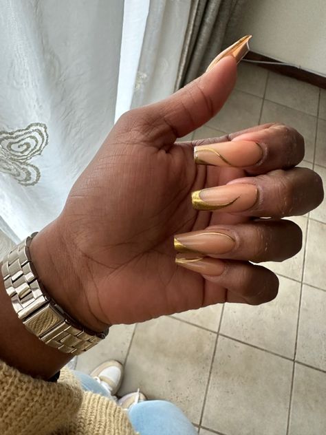 Gold acrylic nails Acrylic Gold Nails, Gold Acrylic Nail Designs, Gold Nails Coffin, Gold Swirl Nails, Gold Nails Design, Gold French Tip Nails, Gold Coffin Nails, Frog Wedding, Gold French Tip