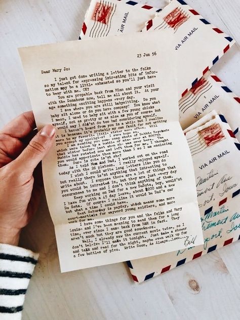 another letters ideas Handwritten Letter Aesthetic, Vintage Handwritten Letters, Letters Aesthetic, Snail Mail Inspiration, Pen Pal Ideas, Penpal Ideas, Snail Mail Pen Pals, Mail Art Envelopes, Cadeau Parents