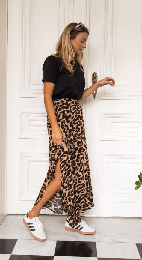 Occasion Outfits Women, Casual Leopard Skirt Outfit, How To Wear Leopard Print Skirt, Mum Fashion Summer, Layered Looks For Spring, Animal Print Skirt Outfit Summer, Leopard Outfit Ideas Classy, Leopard Print Skirt Outfit Summer, Leo Rock Outfit