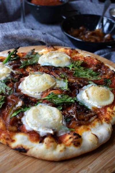 Caramelized Onion & Goat Cheese Pizza - Print One Pan Cake, The Best Homemade Pizza, Goat Cheese Pizza, Best Homemade Pizza, Naan Pizza, Pizza At Home, Pan Cake, Nigerian Food, Gourmet Desserts