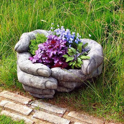 Memory Garden Ideas, Dog Memorial Garden, Memorial Garden Ideas, Garden School, Spiritual Garden, Memorial Gardens, Memory Garden, Upcycled Garden, Garden Bench Diy