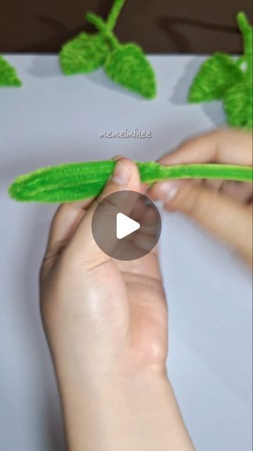 mei𔓘 on Instagram: "🍃tutorial bikin daun part II🍃

kali ini simple banget guys. cuma butuh 2 pcs pipe cleaner.

yuk coba buat utk tambahan bunga kalian

#foryou #diy #tutorial #chenille

#fuzzywire #kawabulumercy

#pipecleaner #daun #fyp #craft #meiinspo" Pipe Cleaner Leaves, Clean Crafts, Pipe Cleaner Crafts, Instagram Tutorial, Small Leaf, Pipe Cleaner, On Instagram, Instagram