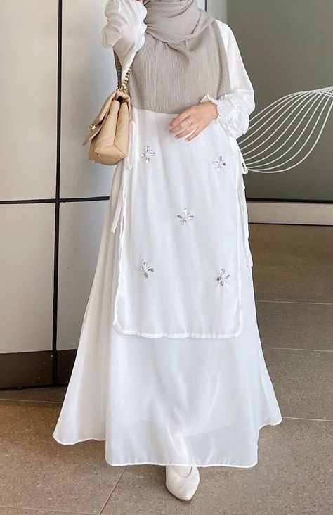 Ootd White Dress Hijab, Dress Putih Hijab Lebaran, Gamis Style Korea, Desain Dress Muslim, Muslimah Dress Simple, Dress Muslimah Simple, Dress Vintage Hijab, Dress Korean Style Hijab, Long Dress Hijab