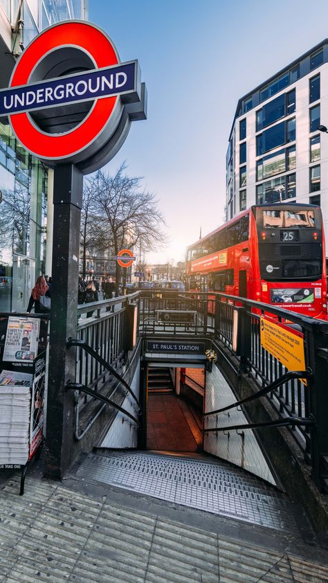 London England Photography, Underground Subway, London Artwork, God I Love The English, Ireland Aesthetic, London Underground Tube, London Painting, London Wallpaper, London Underground Stations