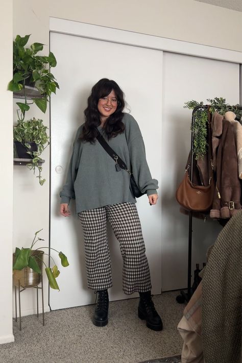 Outfit Inspirations Comfy, Winter Outfits 23, Plus Size Winter 2024 Outfits, Cute Comfy Business Casual Outfits, Wide Leg Checkered Pants Outfit, Social Worker Outfits Casual, Eclectic Outfits Midsize, Mid Size Fall Fashion 2024, Wide Leg Cords Outfit