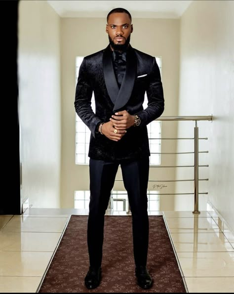 All Black Prom Suits For Guys, All Black Tux Wedding Groom Suits, Black Prom Suit Black Men, All Black Tuxedo For Men Wedding, Elegant Tuxedo Men, Black Tuxedo For Men Wedding Groom Style, Black Men Wedding Attire, Black Prom Tuxedo, Black Men Wedding Suits