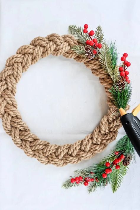 decorating rope wreath Square Metal Wreath, Diy Square Wreath Ideas, Rope Wreath Ideas, Rope Wreath Diy, Rope Wreaths, Rope Wreath, Square Wreath, Rope Weaving, Crochet Christmas Wreath