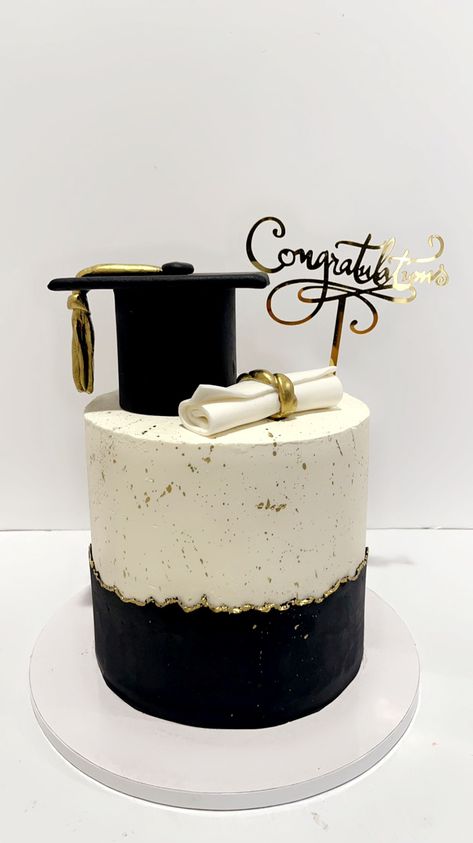 Gold And Black Graduation Cakes, Class Of 2024 Cake Ideas, Boy Graduation Cake Ideas, Graduation Cakes For Guys, Cake Designs For Graduation, Graduation Cake Designs 2024, Graduation Cake Ideas 2024, High School Graduation Cake Ideas 2024, Grad Cakes For Boys