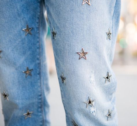 Spring Denim, Denim Outfits, Embellished Jeans, Los Angeles Style, Jeans Diy, Denim Trends, Mom Jean, Winx Club, Shibori