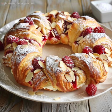 Discover the recipe for Raspberry Cream Cheese Crescent Ring, a dessert with a creamy filling and tart raspberries wrapped in flaky pastry. Reuben Dip Recipe, Pastry Ring, Watermelon Jam, Reuben Dip, Raspberry Cream Cheese, King Cake Recipe, Cooking Corned Beef, Cheesy Appetizer, French Toast Muffins