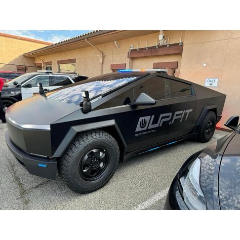 Your thoughts on EVs as police patrol vehicles? The Greenfield Police Department CA says they are adding several EVs including the Tesla CyberTruck to their fleet. Srt Jeep, Tmax Yamaha, Police Truck, Tesla Cybertruck, Police Patrol, Police Vehicles, Tesla Car, Radio Show, Police Car