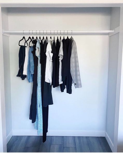 The Project 333 Challenge (+ my summer capsule wardrobe) - Be More with Less Capsule Wardrobe Challenge, 333 Clothes Challenge, Project 333 Summer, 333 Project Capsule Wardrobe, 333 Challenge Wardrobe, 333 Challenge, 333 Capsule Wardrobe, 333 Wardrobe, Courtney Carver