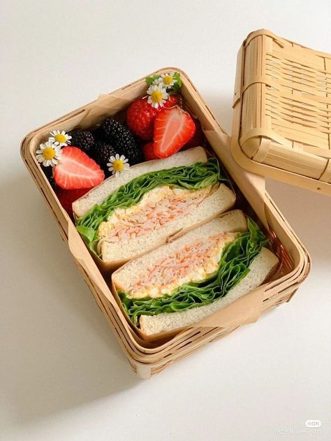 Bento Recipes, Makanan Diet, Healthy Food Motivation, Lunch Recipes Healthy, Lunch Snacks, Food Obsession, Healthy Meal Prep, Cafe Food, Interesting Food Recipes