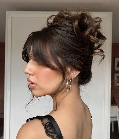 - Check more at https://howcandothis.com/hairstyleideas/66134/ Messy High Bun With Bangs, Md Hairstyles, Messy Bun With Bangs, Ball Hair, Messy Hair Updo, Guest Hair, Messy Updo, Hair Magazine, Wedding Guest Hairstyles