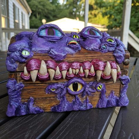 Mimic Dice Chest, Diy Mimic Chest, Mimic Ideas, Diy Resin Dice, Mimic Chest, Dungeons And Dragons Diy, School Gadget, Dnd Diy, Dice Roller