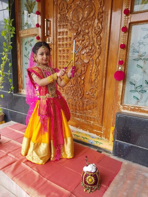 Kids Radha Look, Gopikamma Getup For Baby Girl, Radha Kids Costume, Radha Outfit For Kids, Radhe Costume For Kids, Radha Dressing For Girl, Radha Krishna Kids Photoshoot, Radha Photoshoot Ideas For Kids, Gopikamma Getup For Kids