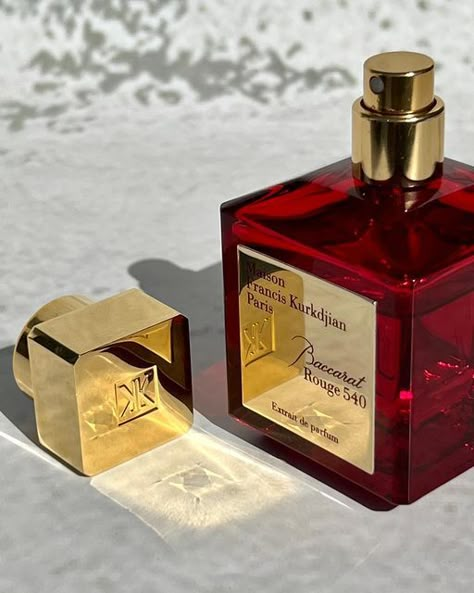 Baccarat Rouge 540 Aesthetic, Luxury Aesthetic Wallpaper, Mfk Baccarat Rouge 540, Baccarat Rouge 540, Best Perfume For Men, Perfume Art, Best Fragrance For Men, Earthy Fragrance, Perfume Collection Fragrance