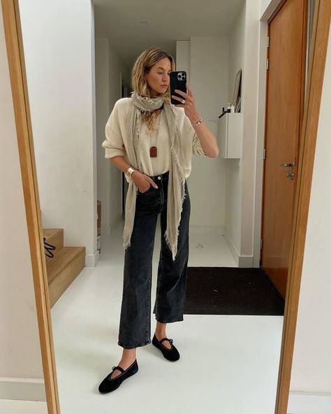 Radical Chic Outfit, Spring Night Out Outfit, Radical Chic, Cropped Jeans Outfit, Anouk Yve, Denim Jeans Outfit, Look Office, Uni Outfits, Denim Trends