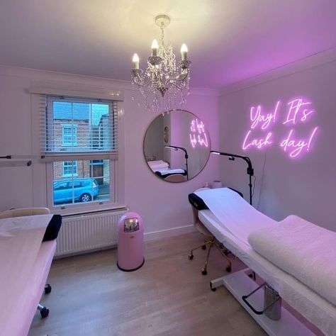 Small Esthetician Room, Small Esthetician Room Ideas, Esthetician Room Ideas, Solo Esthetician Room, Lash Room Decor Ideas, Esthetician Studio, Aesthetic Esthetician, Solo Esthetician, Lash Studio Decor