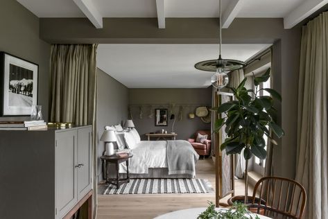 Heckfield Place, Reading Lounge, Timeless Cottage, Classic Rooms, Bedroom Schemes, Green Colour Scheme, Living Room 2022, Room Schemes, Village Cottage