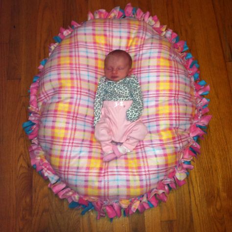 No sew floor pillow I made for my little girl... Made just like the no sew blankets just in a circle and stuffed with polyfil :) No Sew Floor Pillow, Sew Floor Pillow, Tie Fleece Blanket, Sew Blankets, No Sew Blankets, Couture Bb, Diy Bebe, Baby Diy, Everything Baby