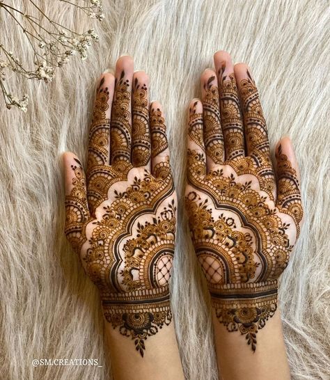 Elegant Mehendi Designs, Cute Simple Patterns, Elegant Mehendi, Mehndi Mandala, Arabian Wedding, Henna Tattoo Designs Hand, Mehndi Designs Bridal Hands, Henna Art Designs, Modern Henna Designs