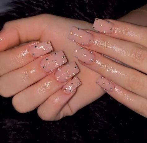 Solid Color Nails With Rhinestones, Acrylic Nails Designs Long, Coachella Nails Ideas, Nude Nails Ideas, Coachella Nails, Shiny Nails Designs, Nails Short Acrylic, Acrylic Toe Nails, Short Square Nails