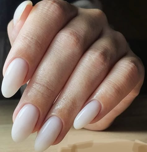 Soft White Oval Nails, Nails White Cream, Milky White Nails Round Shape, Cream Round Nails, Off White Oval Nails, Almond Acrylic Nails Milky White, Milky Round Nails, Round Milky Nails, Round Milky White Nails