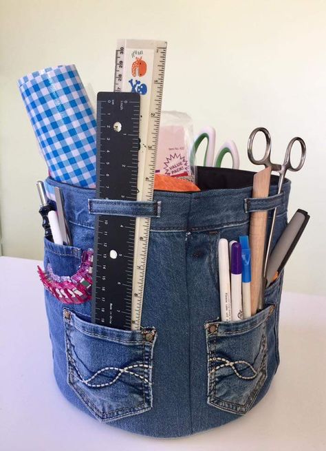 Denim Basket, Återvinna Jeans, Diy Jeans Crafts, Artisanats Denim, Denim Bag Patterns, Denim Crafts Diy, Blue Jeans Crafts, Folded Fabric Ornaments, Folded Fabric