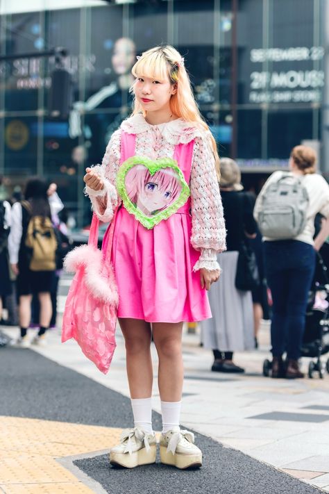 The Best Street Style From Tokyo Fashion Week Spring 2020 Tokyo Street Fashion Women, Tokyo Fashion Women, Tokyo Fashion Street, Tokyo Fashion Week Street Styles, Douyin Fashion, Harajuku Street Style, Japan Fashion Street, Tokyo Fashion Week, Harajuku Fashion Street