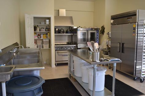 Small Commercial Kitchen Layout, Small Bakery Kitchen, Shed Bakery, Bakery Kitchen Design, Commercial Kitchen Ideas, Commercial Kitchen Layout, Small Commercial Kitchen, Modern Grey Kitchen Design, Baking Room