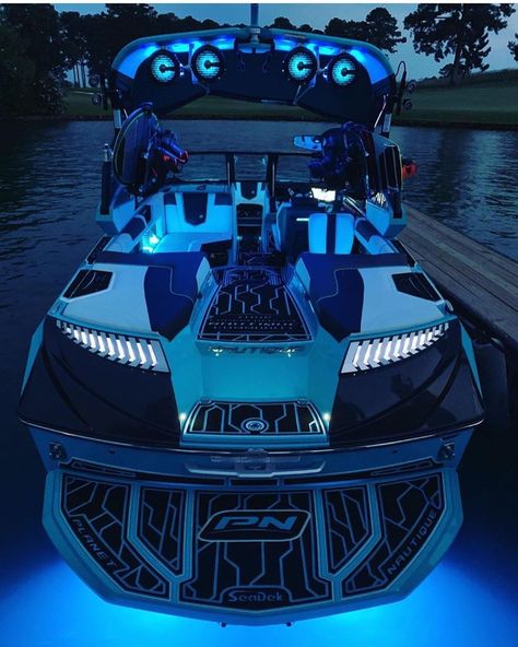 WAKE 10 Wakesurf on Instagram: “GET. ME. ON. THIS. NOW!!! 🏄🏼‍♀️🏄🏽 • Follow @wake10wakesurfing 🇺🇸 Tag #wake10wakesurfing to be featured 🤙🏻 🔥📸: @shaunmurray • • •…” Wake Board Boat, Pavati Wake Boat, Wake Boat, Wake Board, Lake Boats, Wake Boarding, Wakeboard Boats, Country Trucks, Small Yachts